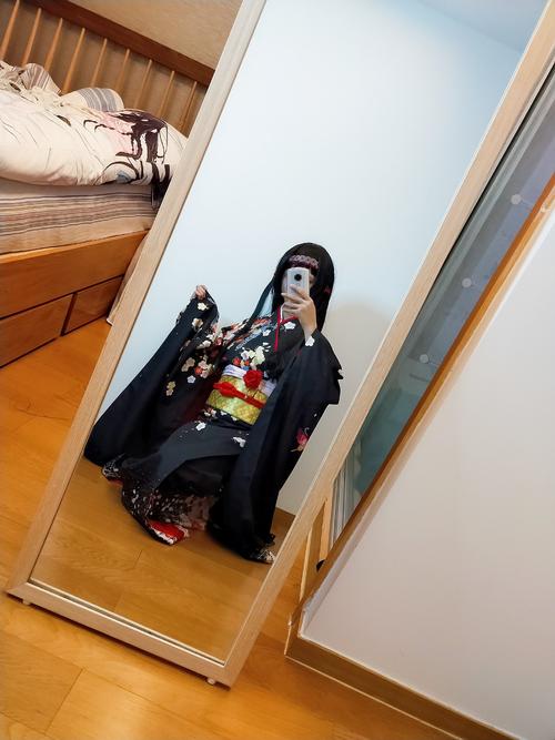 那当然是女装大佬呀!