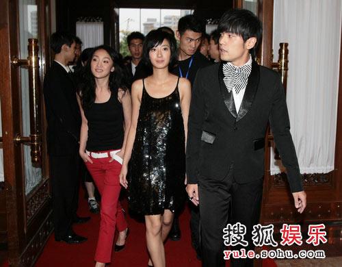周杰伦桂纶镁盛装出席 周迅助阵《秘密》首映