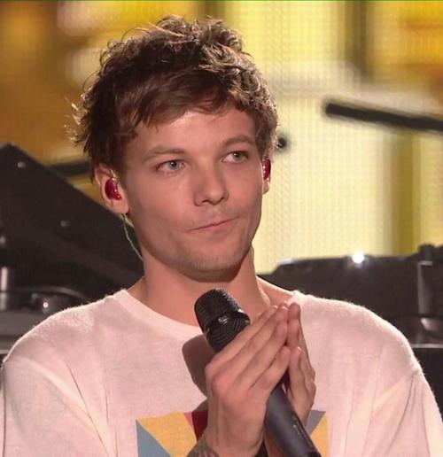 如何评价onedirection成员louistomlinson