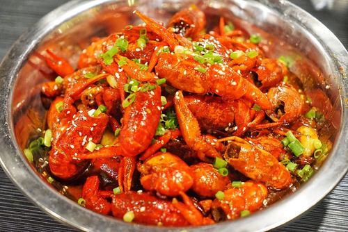 潜江油焖大虾采用潜江龙虾为原料