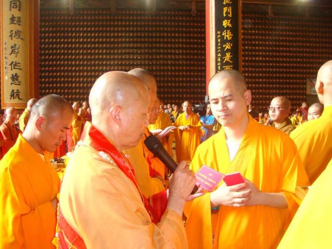 参加上海东林寺千手观音佛像开光暨广德法师荣膺方丈升座庆典