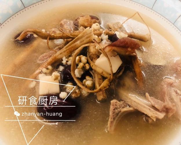 五指毛桃猪骨汤