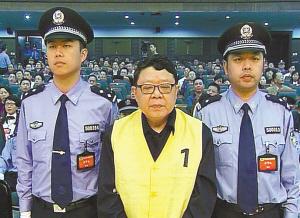 文强在二审庭审现场. 新华社发