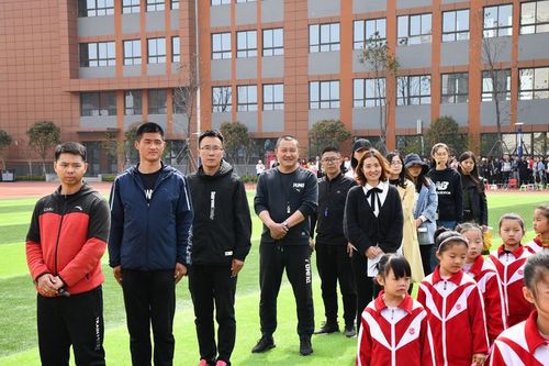 济宁市东门大街小学(创业城校区)召开2019年春季亲子运动会