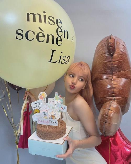 lisa| ins更新一则  粉色马尾十分可爱95～ 这个是blackpink专属