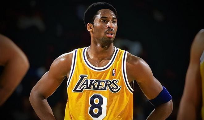 全明星首发最佳一阵本赛季的莫兰特和8号的科比是不是很像