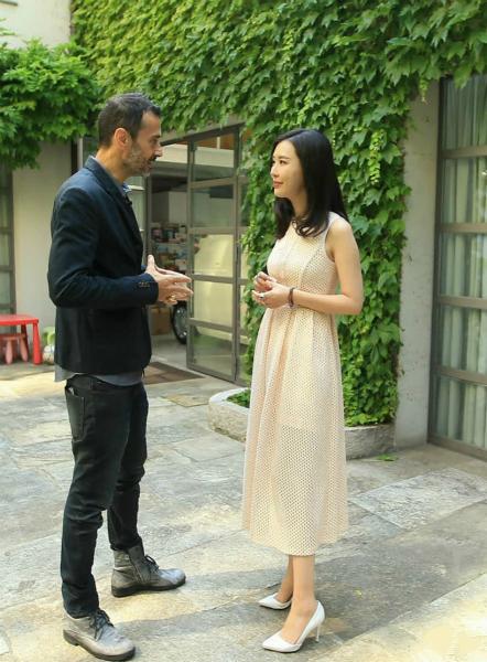 田朴珺风头盖过王石,竟用这一身衣着扑倒大佬