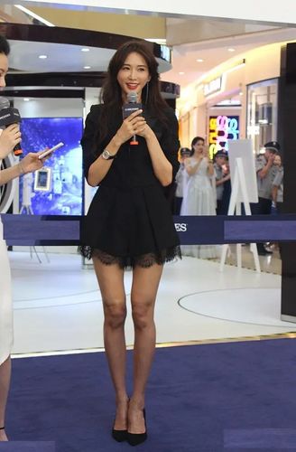 林志玲确实是长腿美女,但是身材都这么好了,腿型却一点不正?