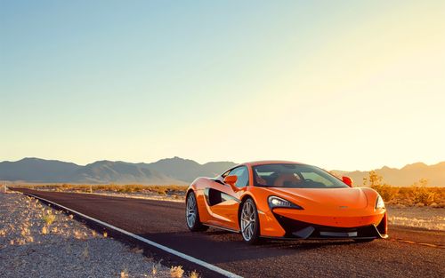 个性酷炫迈凯伦壁纸_暖色调的酷炫跑车