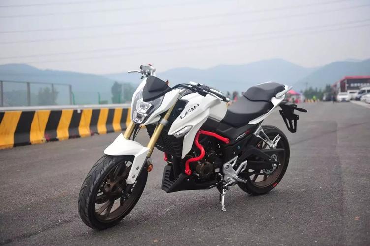 力帆kp250摩托车
