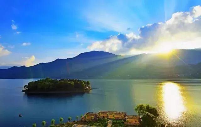 新疆伊犁杏花沟 绝美风景人间仙境