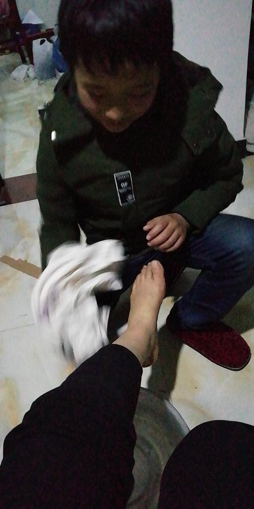 我为长辈洗洗脚——记大同二小502班孝亲系列活动之二