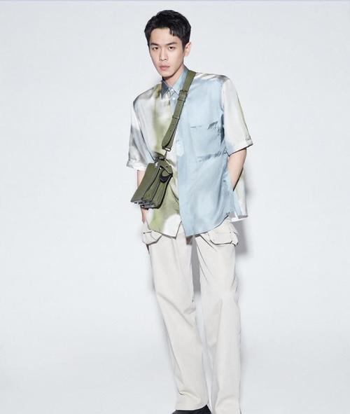 原创张若昀时尚穿搭,经典搭配更是帅气俊朗!