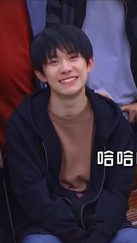 易烊千玺是做洁牙了吗?一口好牙好羡慕