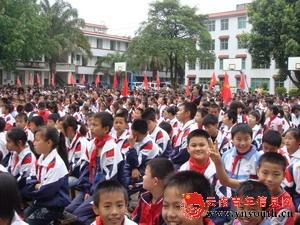 澜沧县小开展六一庆祝活动