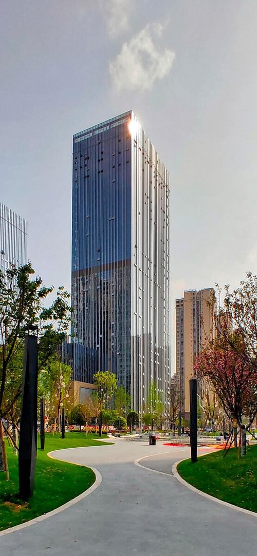 城市拍摄于四川遂宁市河东新区五彩之心