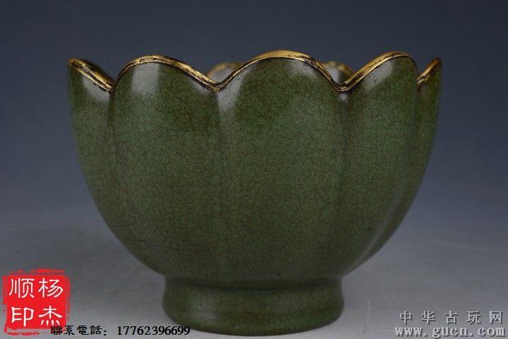 宋高宗十年汝州东沟窑天青釉花口碗