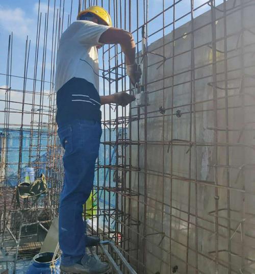 2#楼十四层墙柱十五层梁板铝模板拼装;七层内墙砖砌筑(铝模工31人