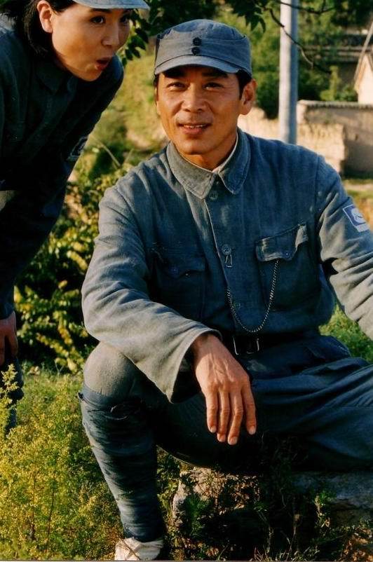 毕业于 a target="_blank" href="/item/中央戏剧学院/30539