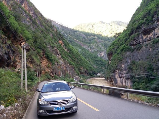 自驾七彩云南之八,泸沽湖,国道348线和省道219线的风光