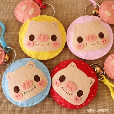 与普通的布不同,普通的布边角容易脱线,而无纺布不会,制作时工具也