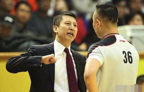 辽宁男篮的苦主,36号裁判闫军,究竟什么来历?