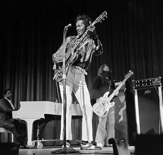 逛拾记娱乐|"摇滚乐之父"查克贝里去世!