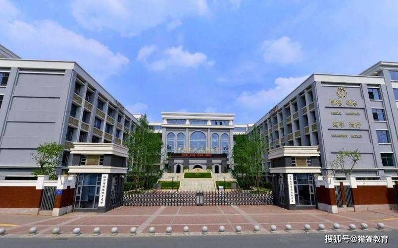 创办于1977年,原名圣灯中学,1992年1月更名为四川省成都市第四十九中
