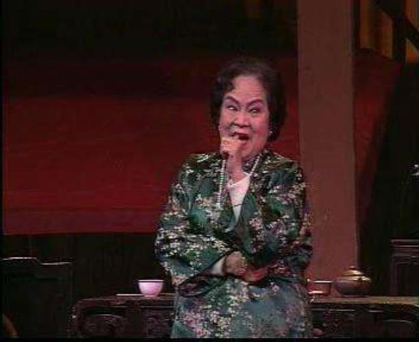 《上海皇帝》里额阿桂姐(斯琴高娃饰)就是