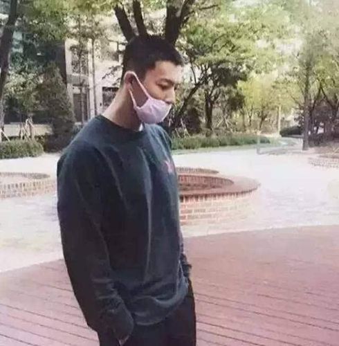 undercut显气质,油头偏复古,小辫儿有个性,而对于大部分男生来说,寸头