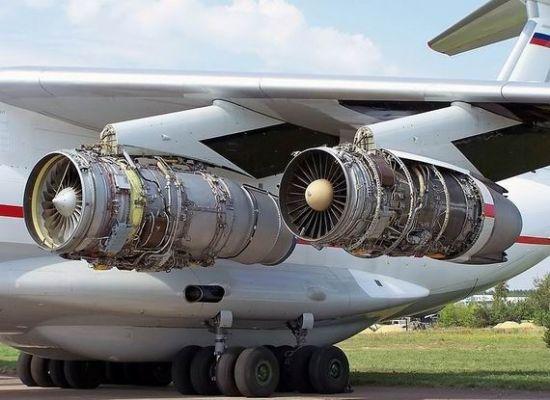 这架俄罗斯伊尔-76运输机采用d-30kp-3发动机(左)进行测试
