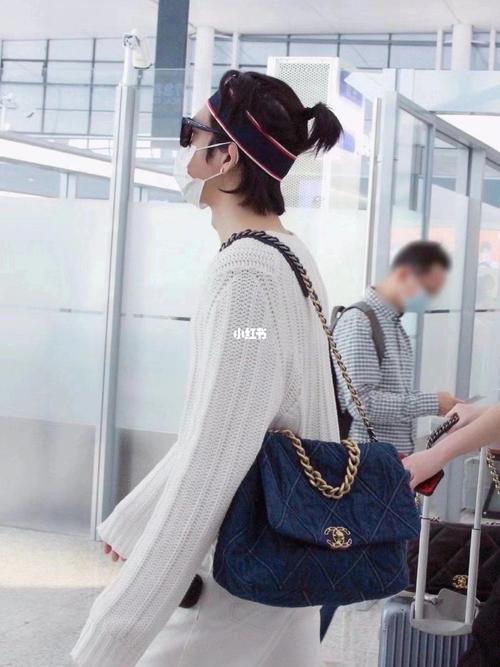 chanel 19bag系列 牛仔款 中号大号上身_香奈儿怎么样