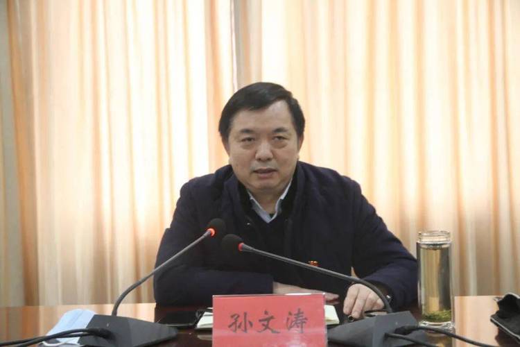 县领导孙文涛,李伟出席会议,县直有关单位及沿线涉及乡镇参加会议.