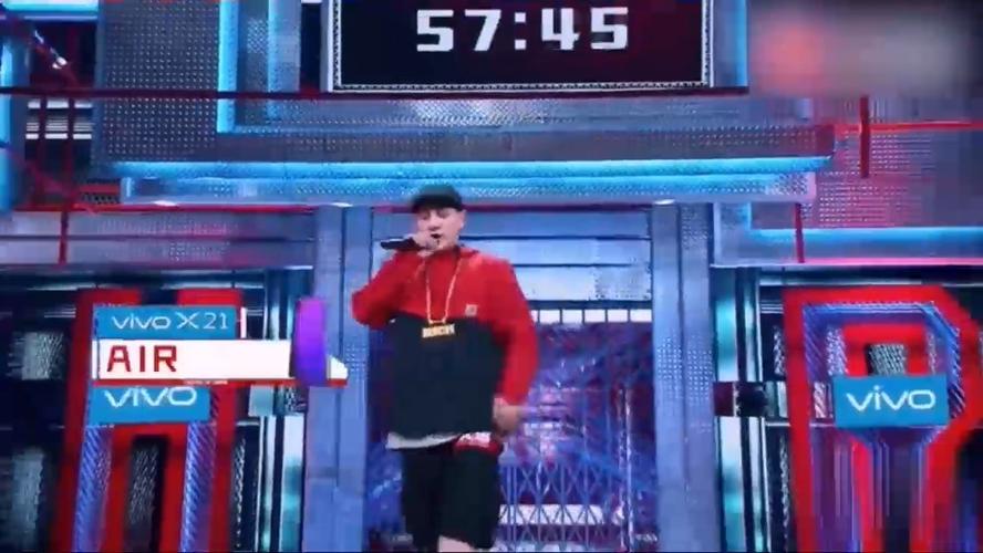 中国新说唱 中国新说唱公认实力最强 新疆rapper艾热《air》炸翻现.