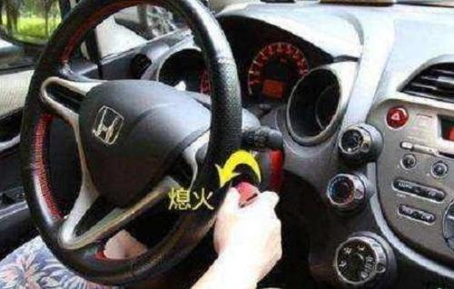 汽车熄火前多做1步,发动机寿命延长5年,老司机:轻易不