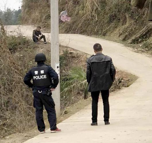 桑植一男子扬言开枪打人,民警出面解决纠纷