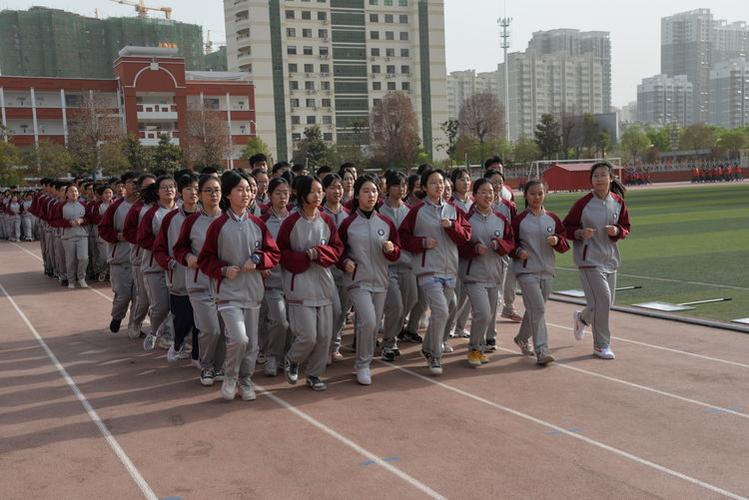 枣庄八中南校举行春季趣味运动会
