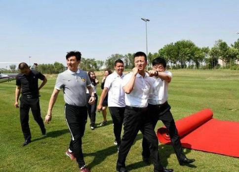 权健老板束昱辉身家百亿,除劳斯莱斯,还有一部7000万的私人座驾