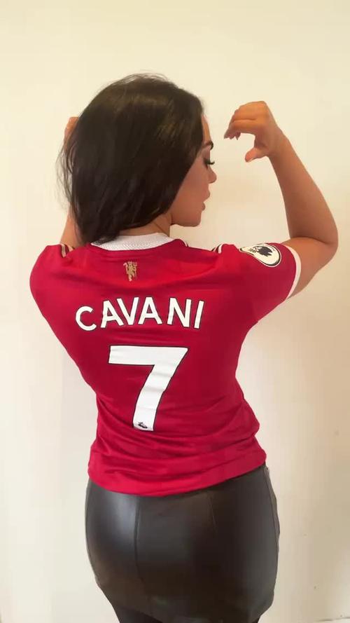 都喜爱曼联女球迷对7号球衣很难选择