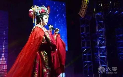 节目七:反串天后-童珂舟