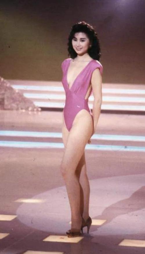 六福珠宝掌门87年港姐杨宝玲被渣男前夫爆隐私现终获幸福