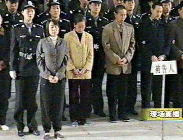 湖南第一悍匪张君靠抢劫为生立帅气多金人设哄骗女子为他卖命