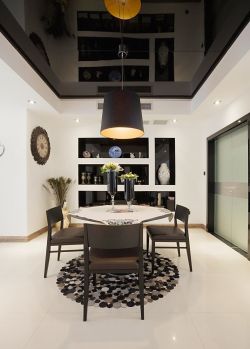 2017现代小型餐厅镜面吊顶装修效果图片案例