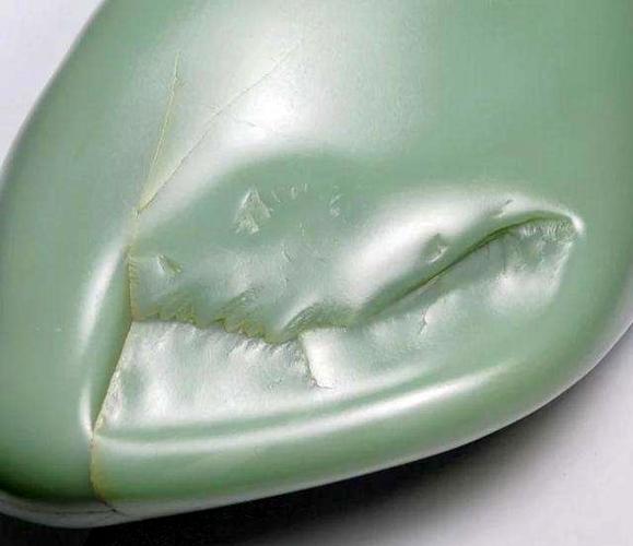 别听商家忽悠,和田玉沙枣青与普通青玉籽料差这么多,必须要分清楚!