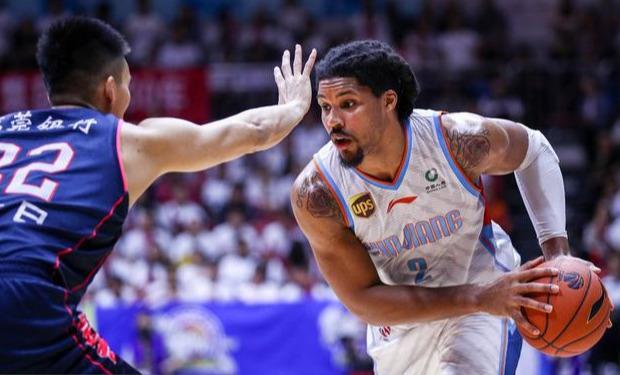 新疆再签斯托克斯,小牛续约老将巴里亚