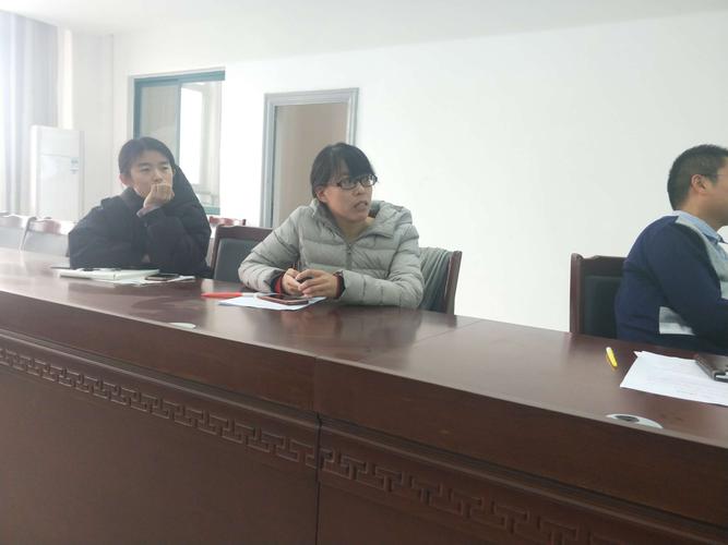 菏泽一中南京路校区物理组开展说课活动