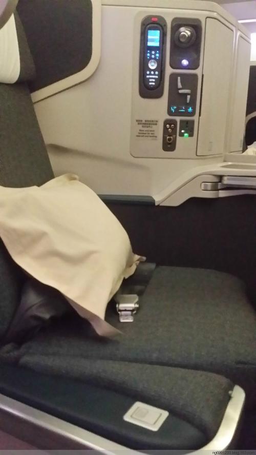 实拍飞机的国际航空的头等舱