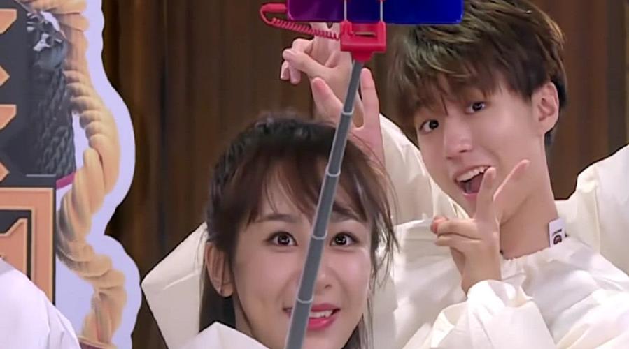 王俊凯杨紫现身机场,一块录制《中餐厅》,有点期待张一山