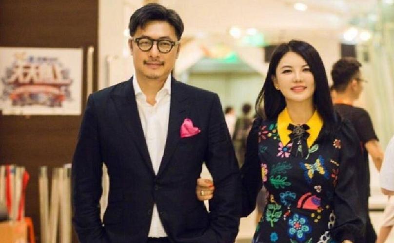 李湘新男友疑似曝光,9月份就曾发过合照,小鲜肉身材超