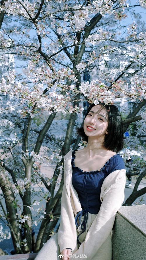 组图:体育学院校花能动能静 治愈系微笑温暖你的心房